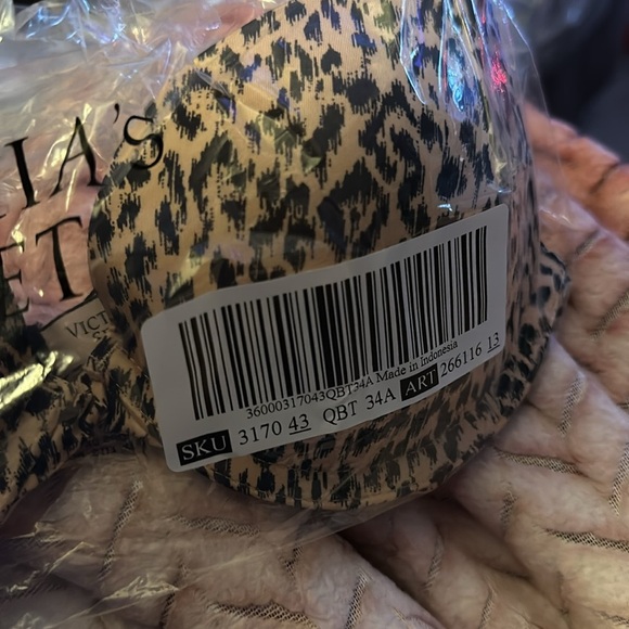 VICTORIA'S SECRET
Sexy Tee Lacie Push-Up Bra - Picture 5 of 5